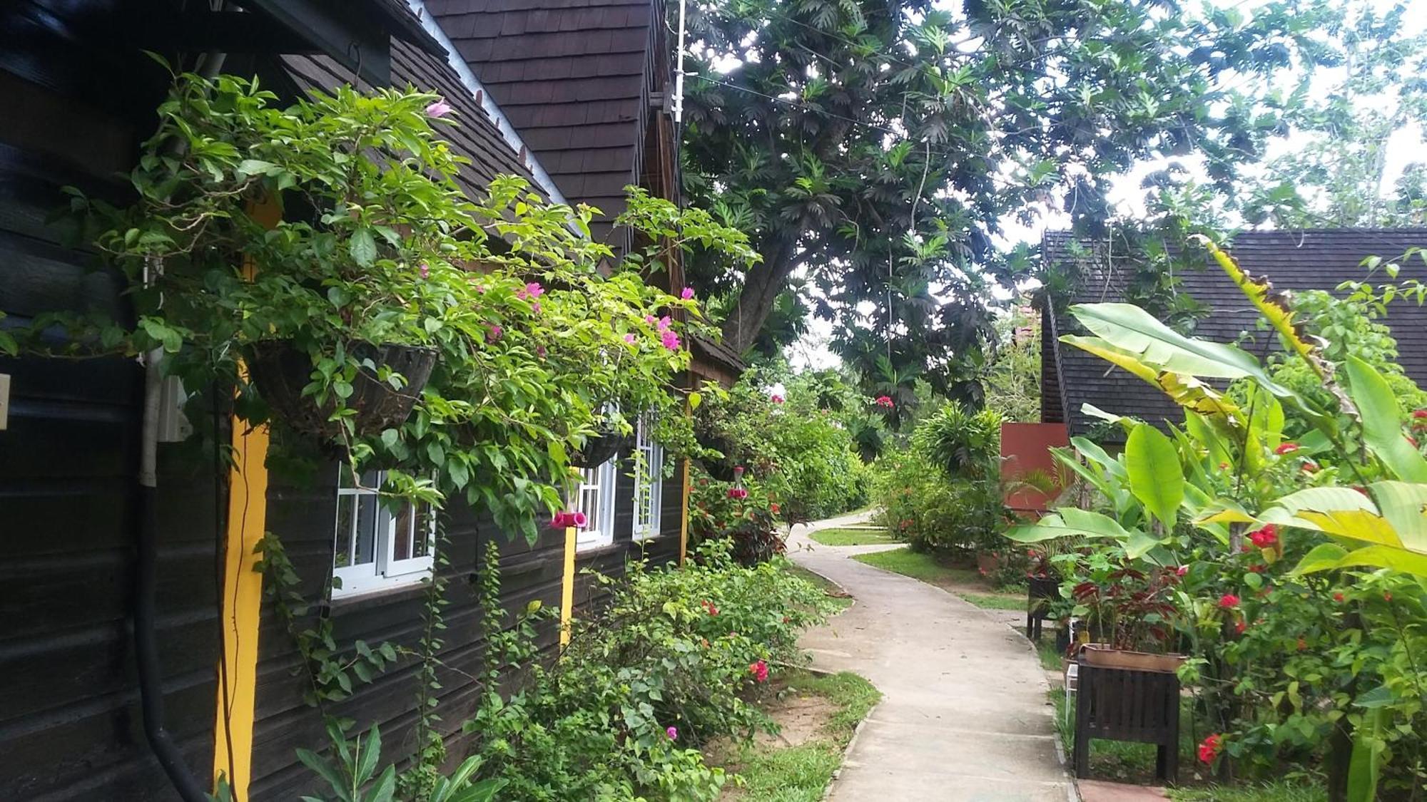 Firefly Beach Cottages Negril Exterior foto
