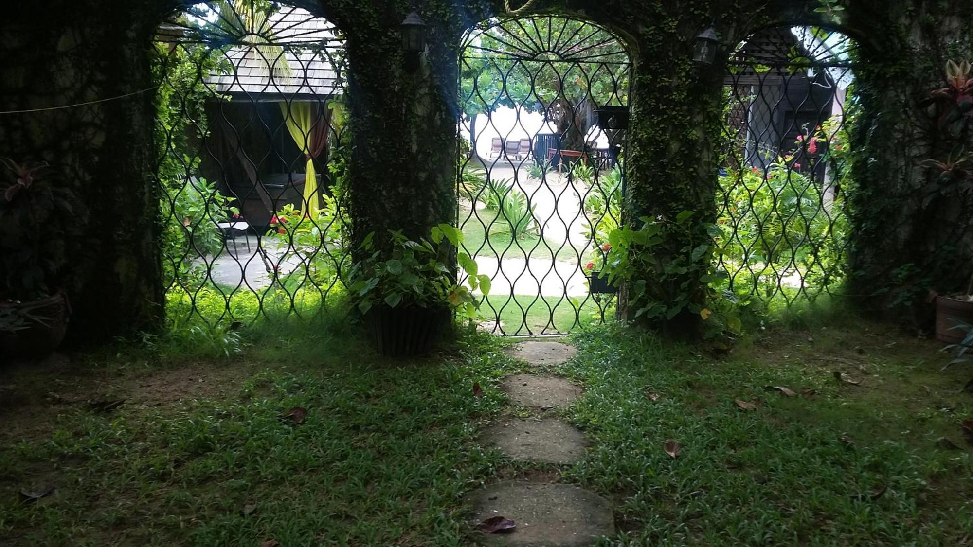 Firefly Beach Cottages Negril Exterior foto