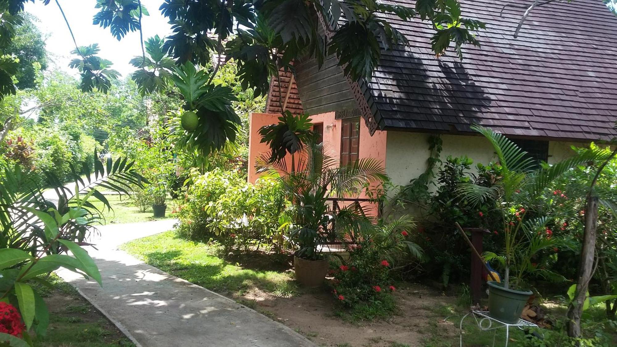 Firefly Beach Cottages Negril Exterior foto