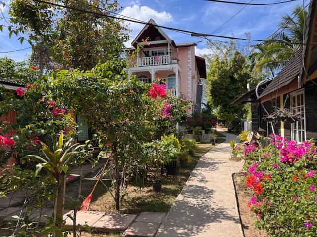 Firefly Beach Cottages Negril Exterior foto