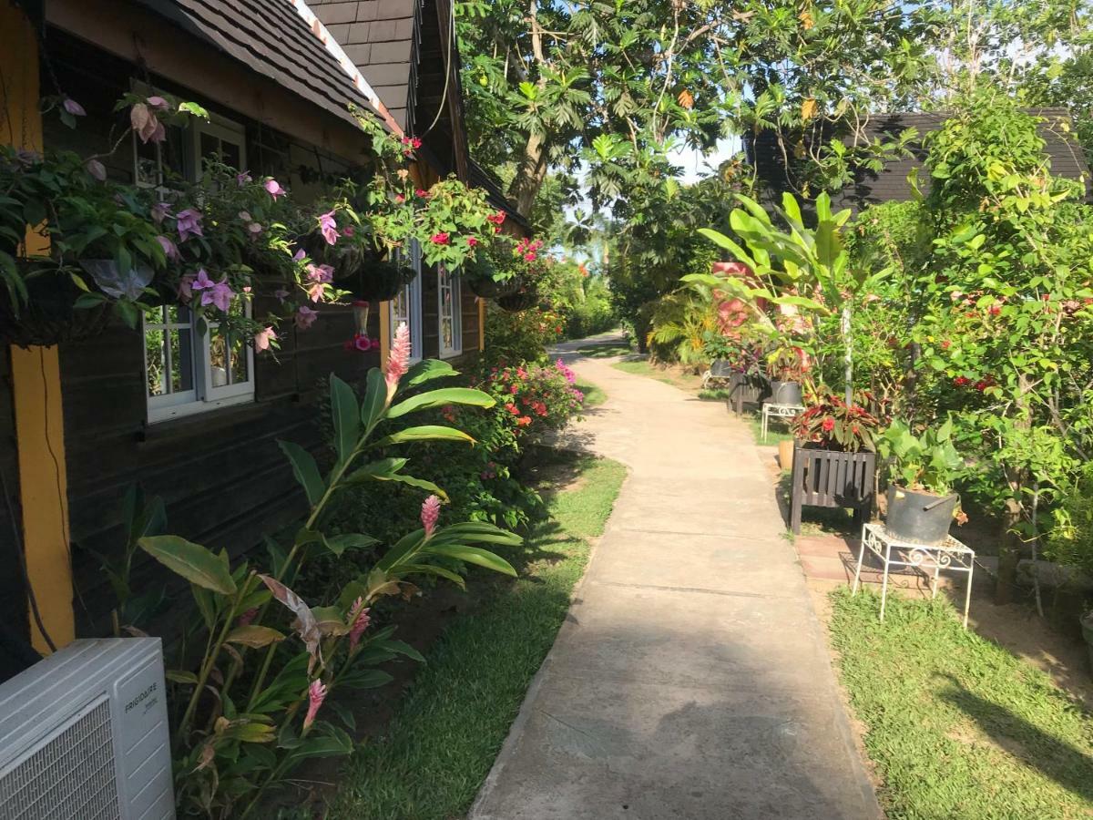 Firefly Beach Cottages Negril Exterior foto